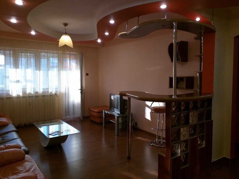 Drumul Taberei, Plaza,